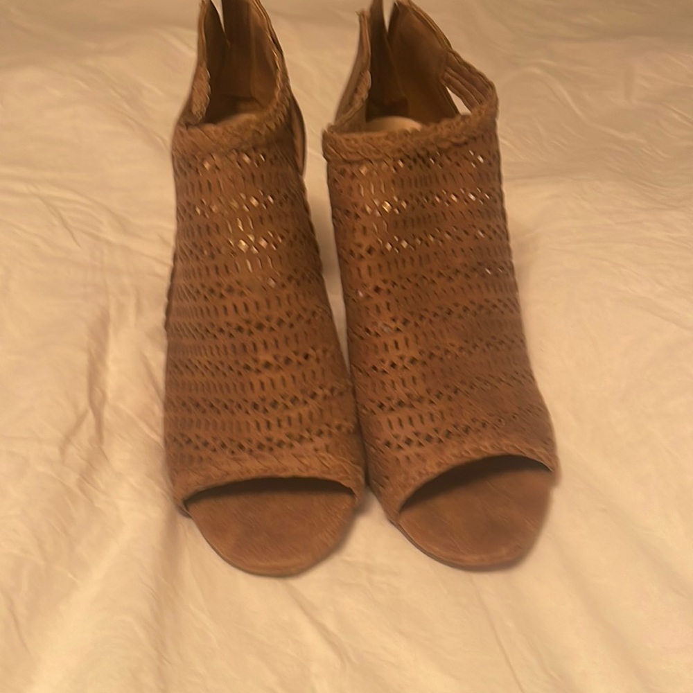 Tan fergie heels new never worn